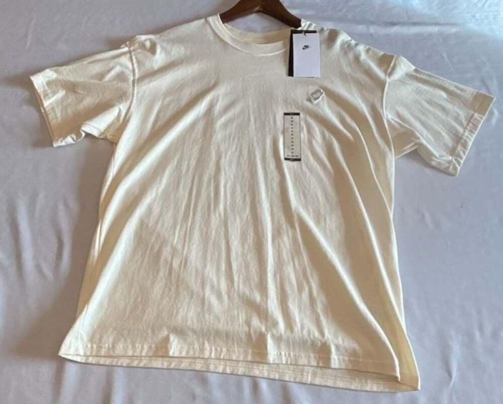 Nike Athletics Go The Distance Graphic T-Shirt Light Bone Medium New With Tags